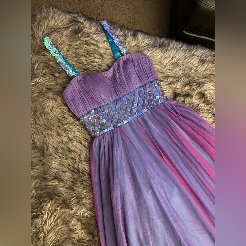 Gown / Prom Dress - Picture 3 of 13